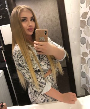 Алина, 19