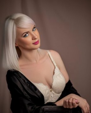 Анечка, 25