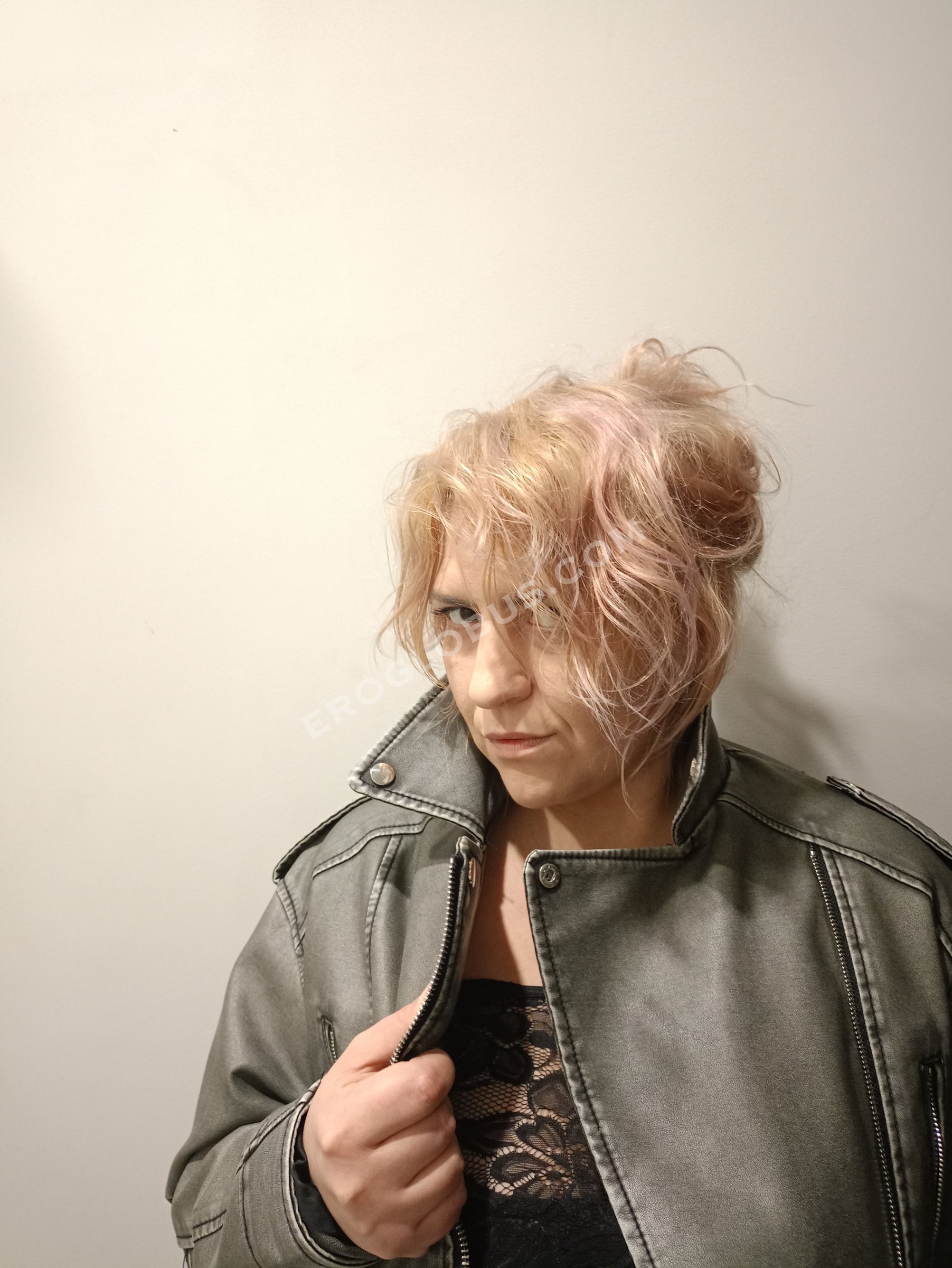 Александра, 30